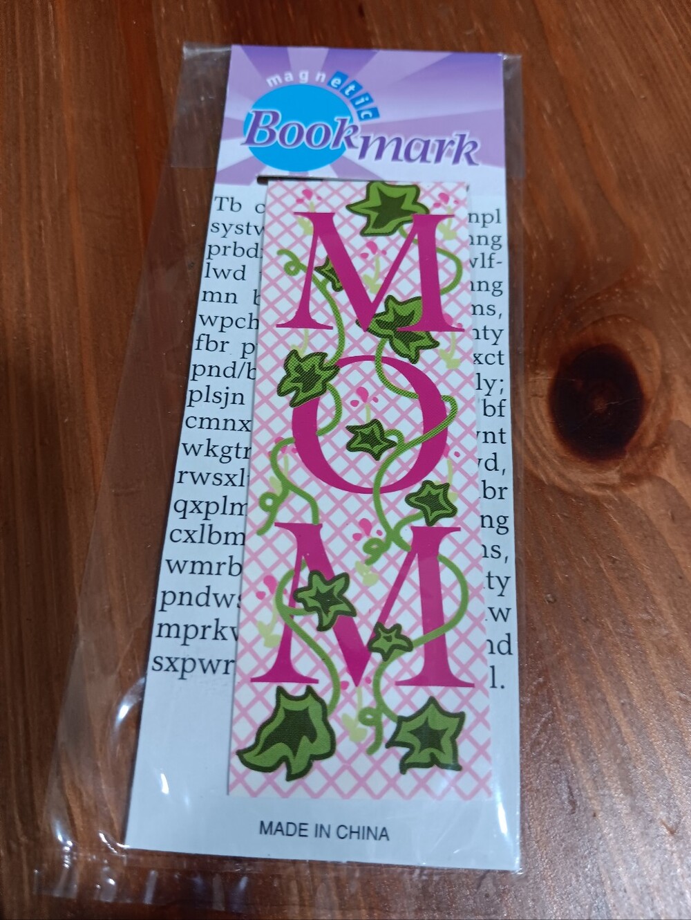 Giftco Inc School Design Magnetic Bookmark with MOM On It. New In Pkg